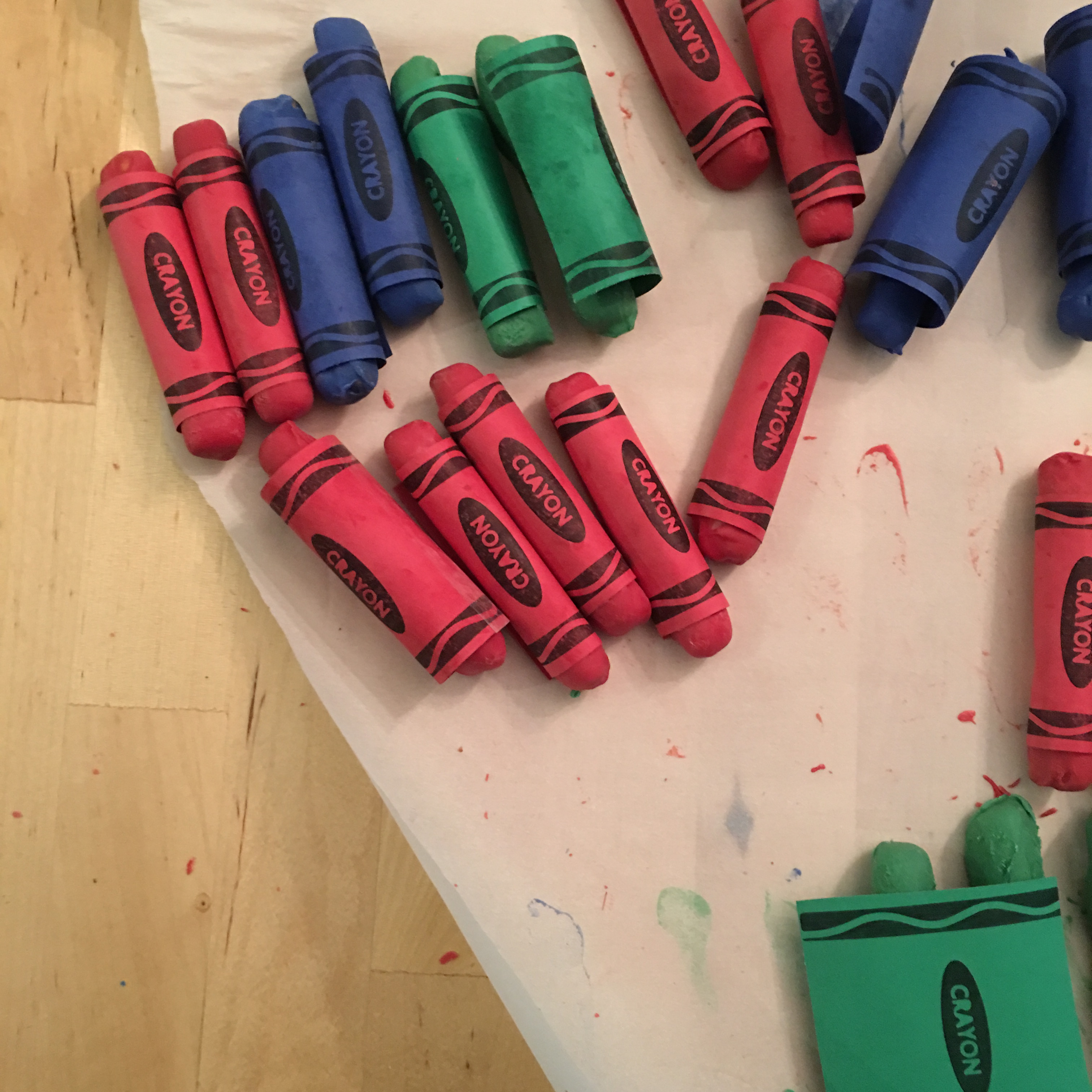 Party prep: Chocolate covered crayons pretzels